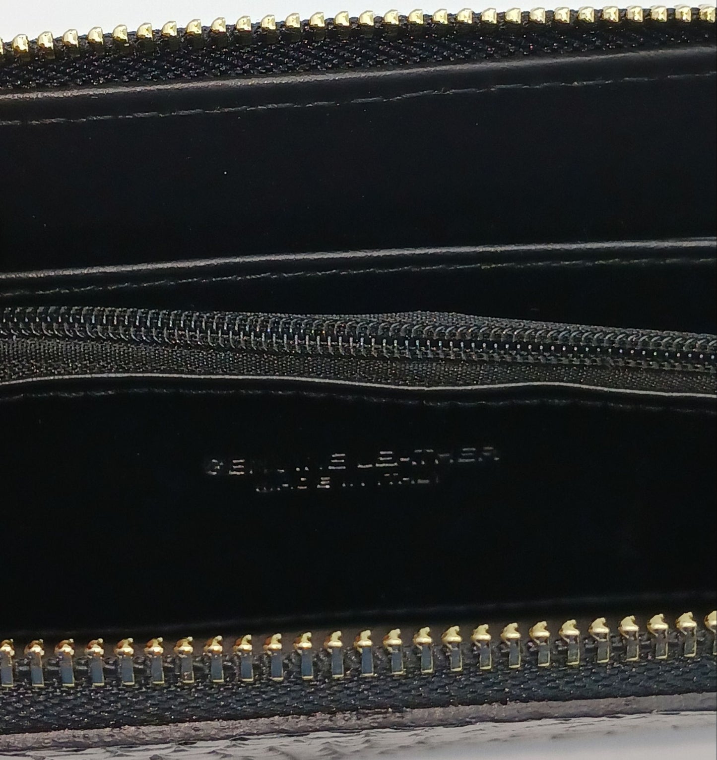 Genuine Croc Embossed Leather Zip Wallet – Made In Italy - Black